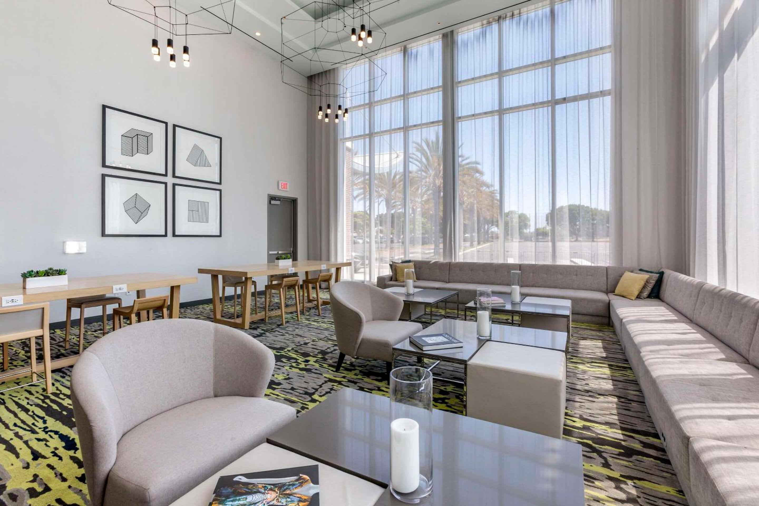 Фото Cambria Hotel Lax