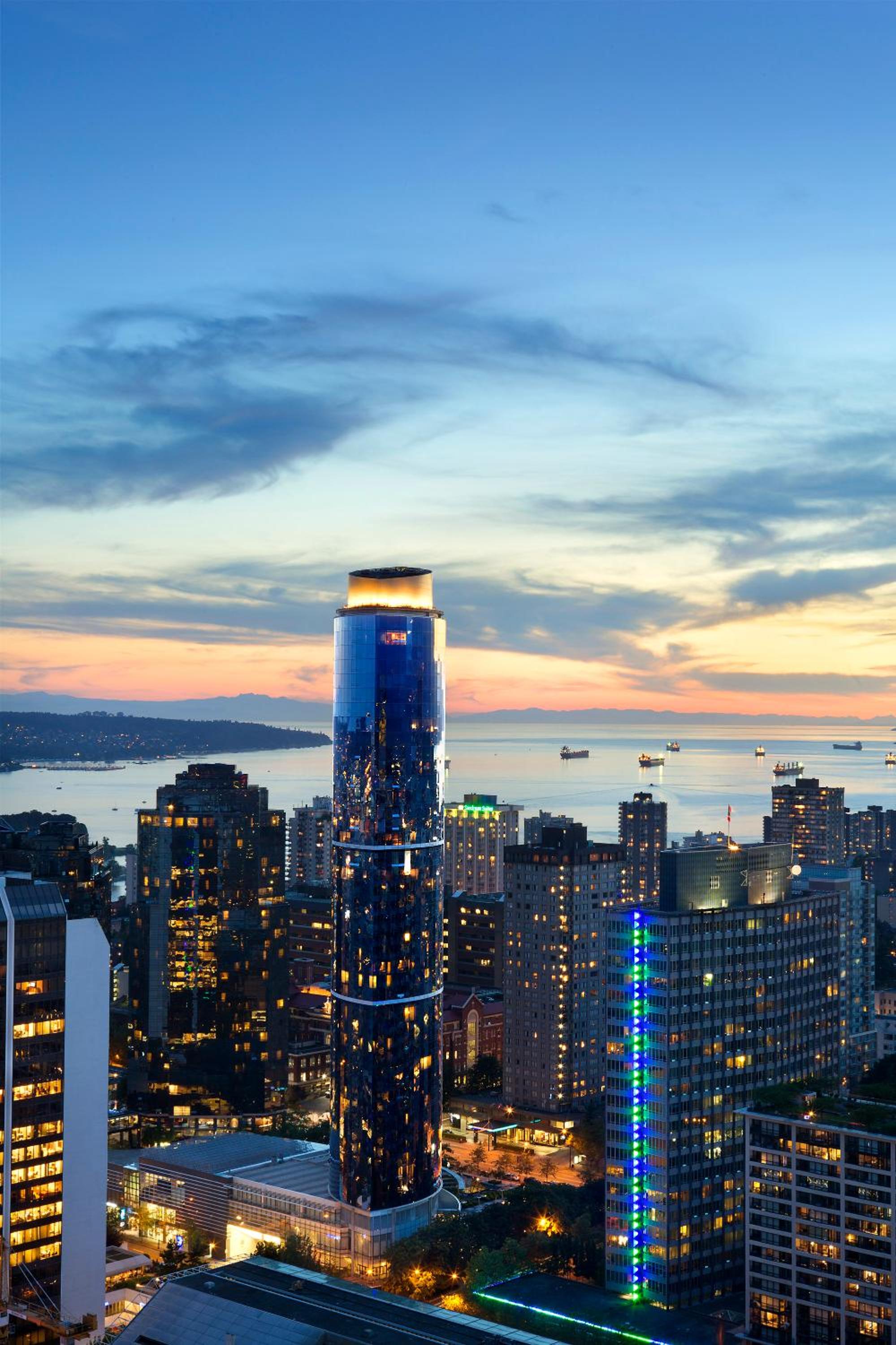 Фото Embarc Vancouver