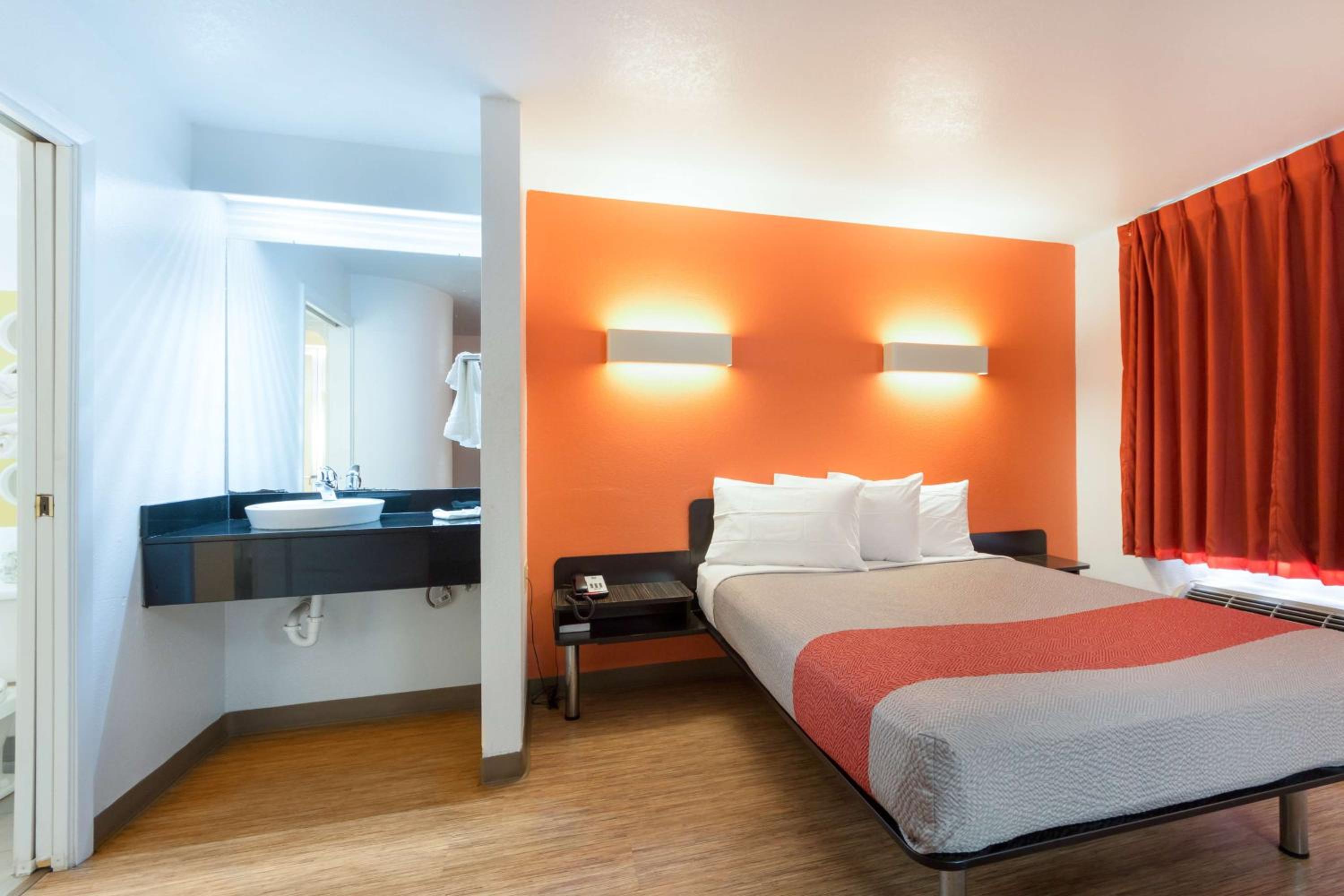 Фото Motel 6 Dallas, Tx - Northeast