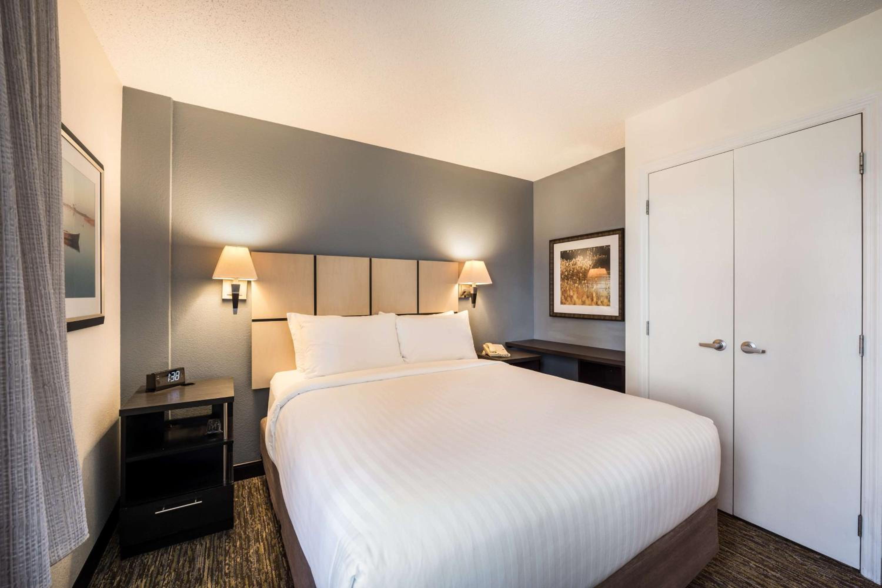 Фото Sonesta Simply Suites Anaheim