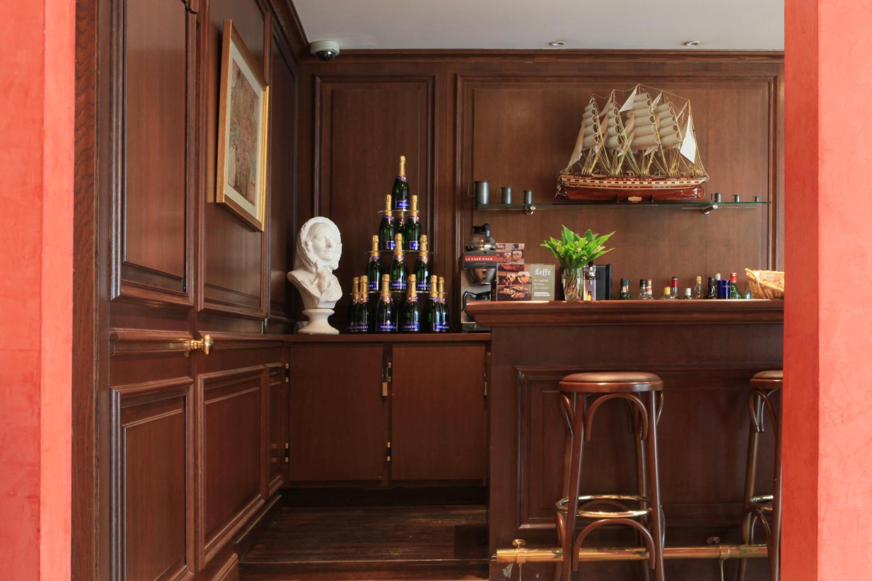 Фото Amiral Hôtel