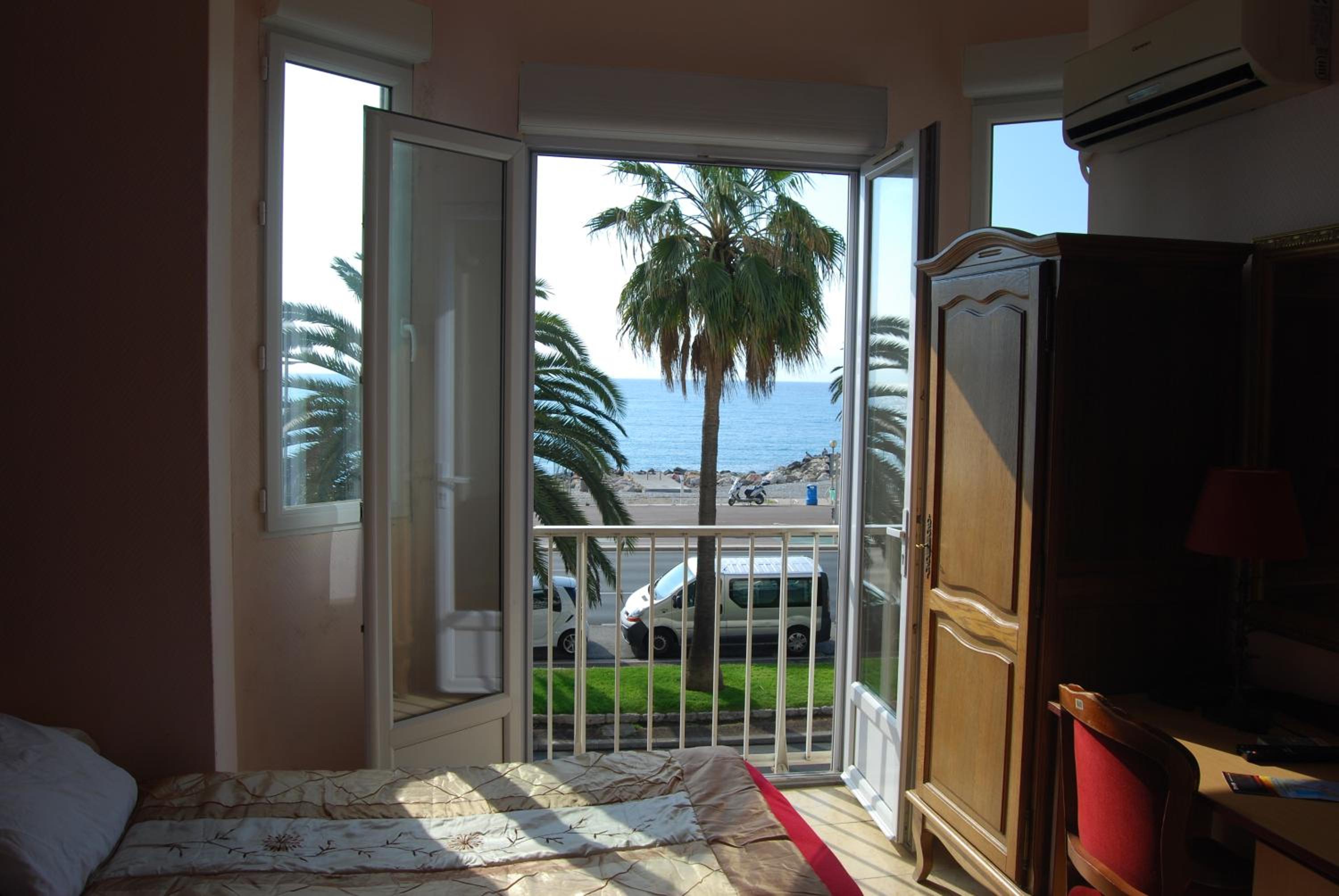 Фото Hôtel Azur