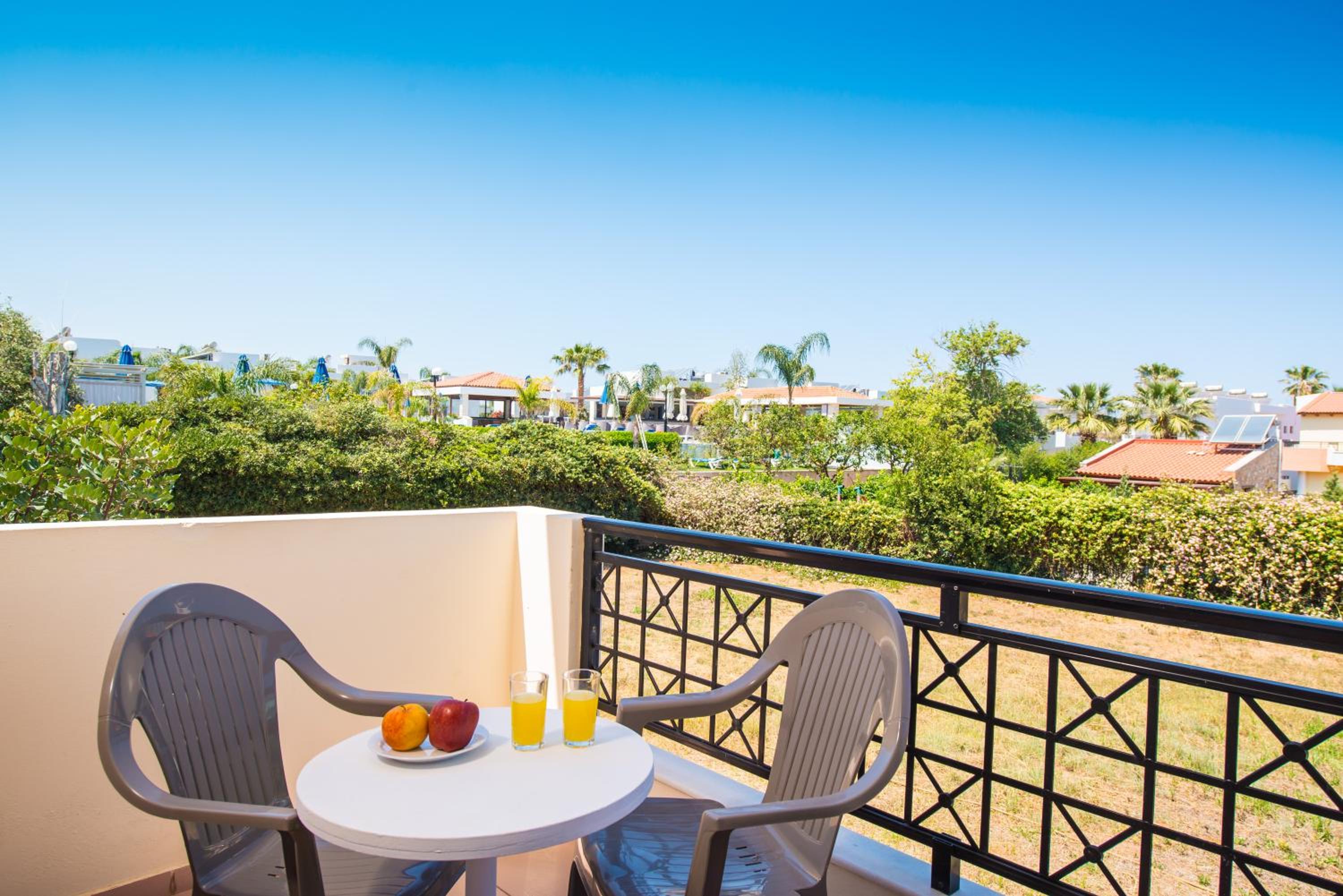 Фото W Suites by Estia