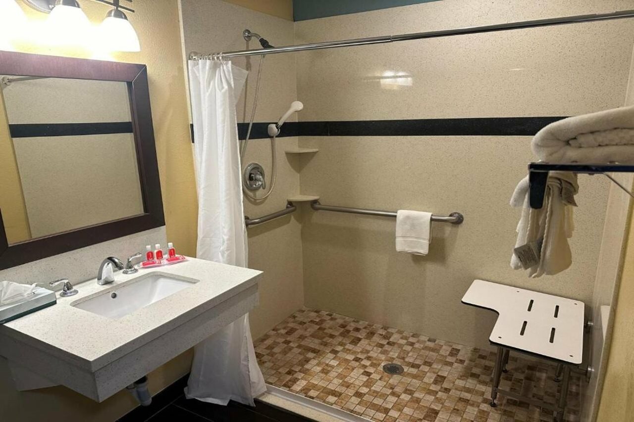 Фото Travelodge by Wyndham Oceanside