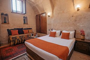 ‪Larissa Cave Hotel‬ (Nevşehir, Ürgüp, Duayeri Mah., Dutlu Cami Sok., 5) ، فندق
