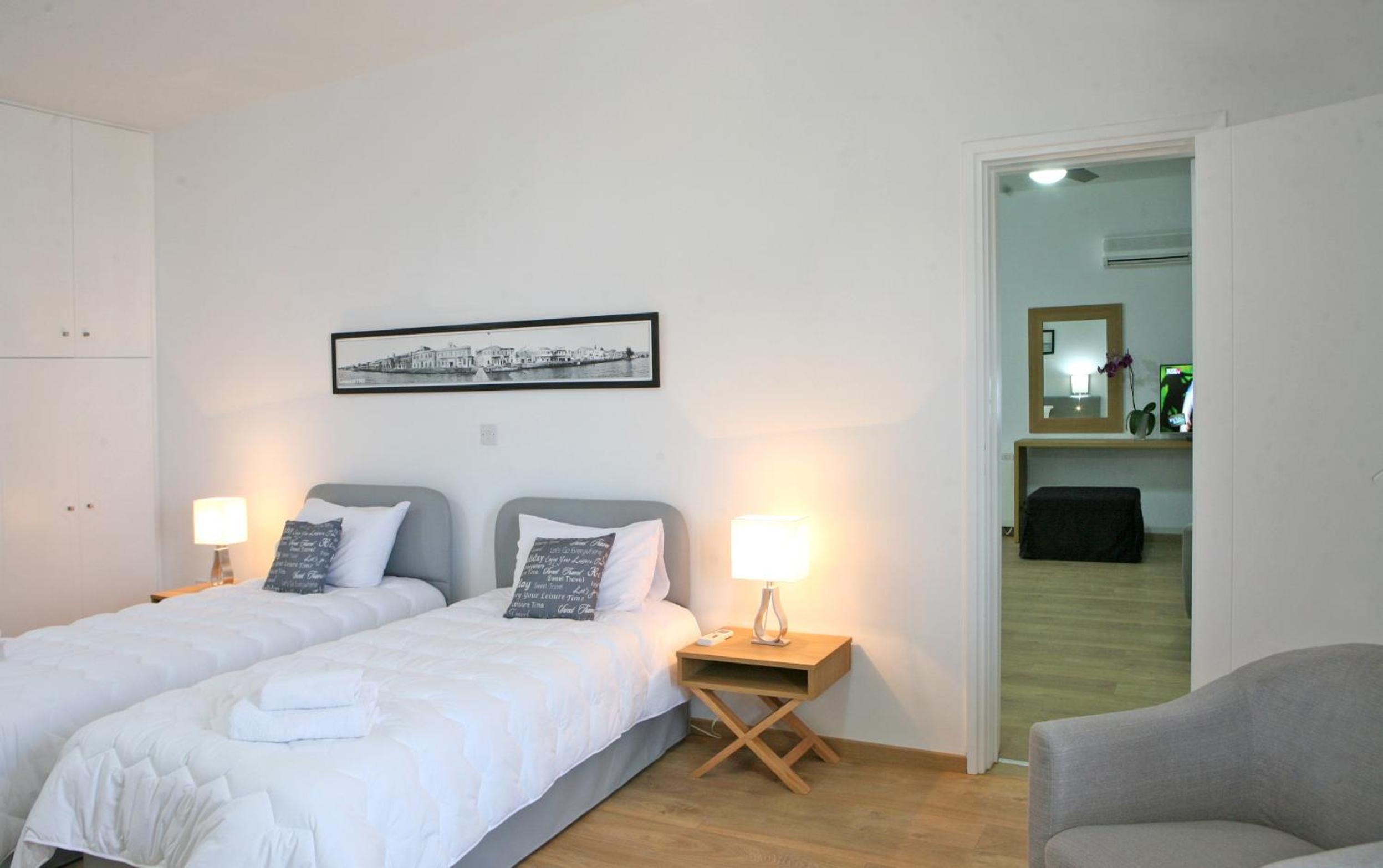 Фото Corina Suites and Apartments