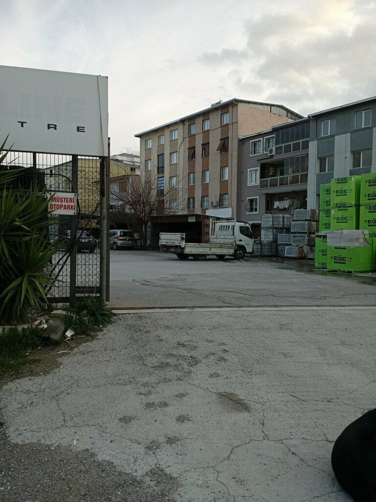 Stone articles and fixtures Caba Building Market, Izmir, photo