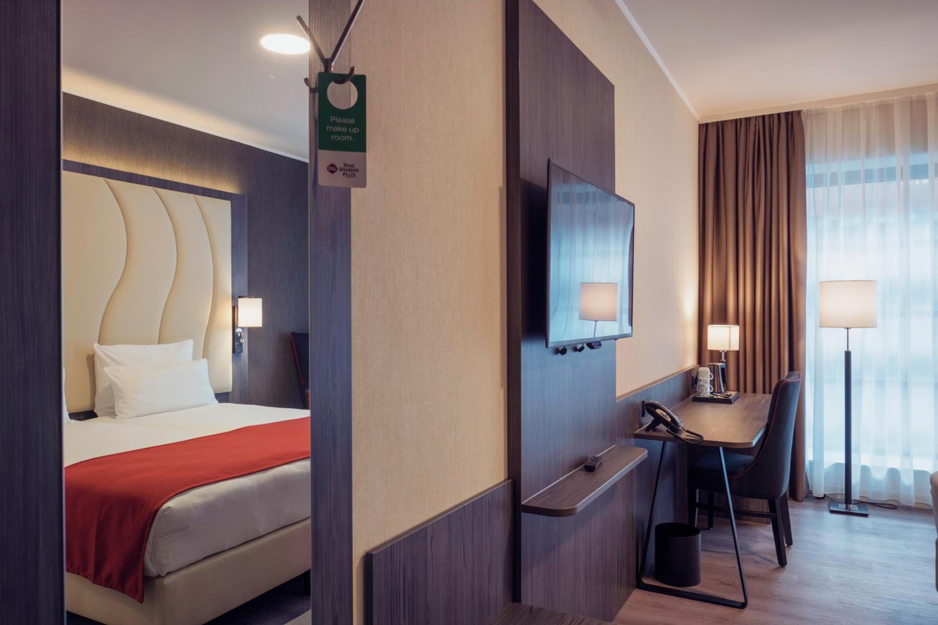 Фото Best Western Plus Plaza Den Haag City Center