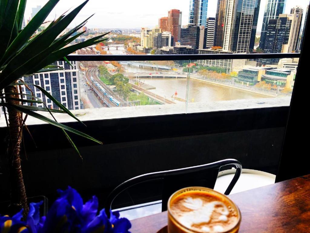 Фото Aura On Flinders Serviced Apartments