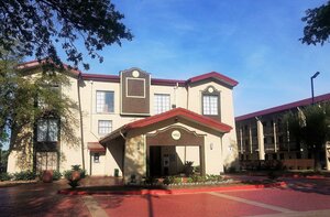 Гостиница Red Roof Inn & Suites Houston - Hobby Airport