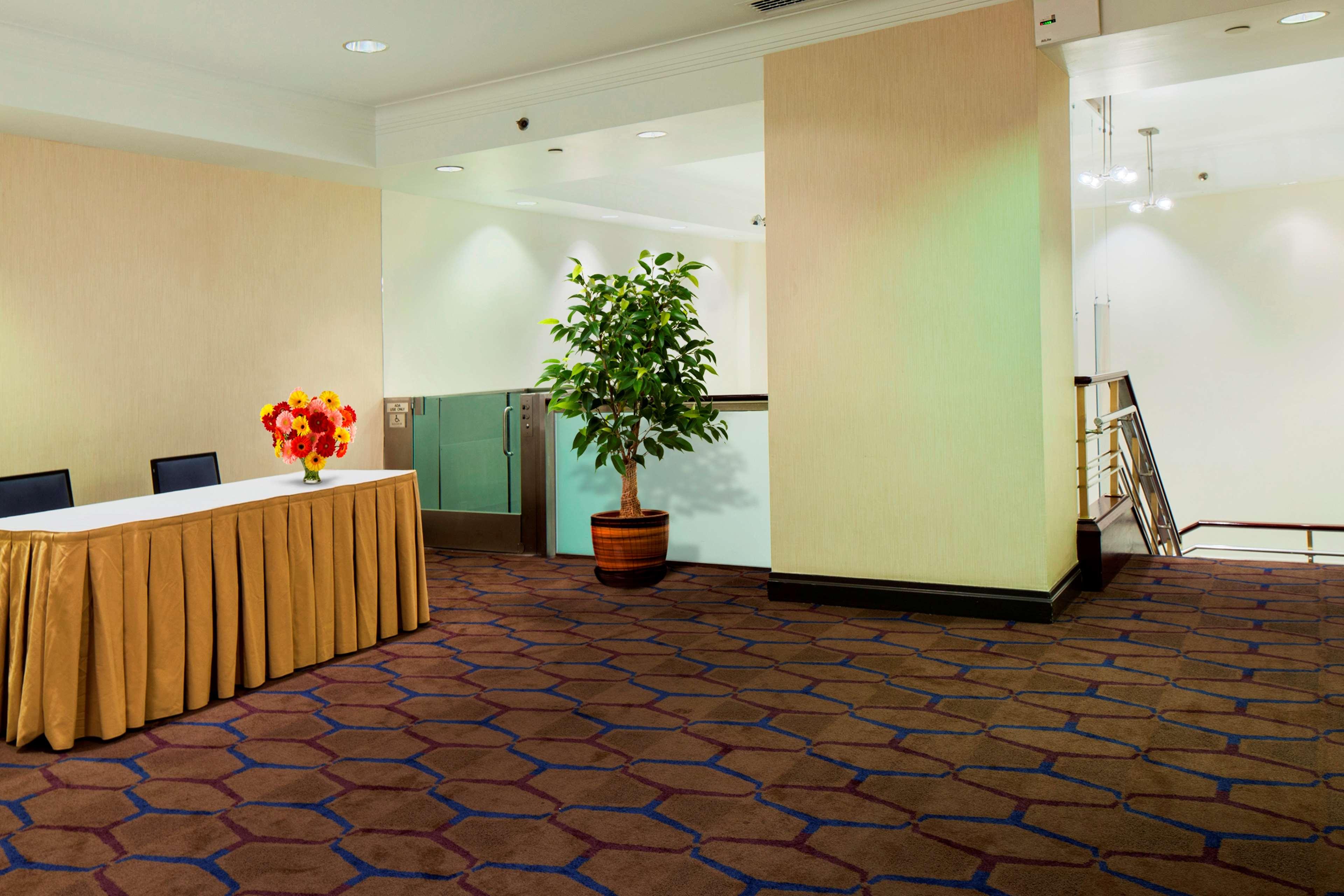 Фото Отель DoubleTree by Hilton Metropolitan - New York City