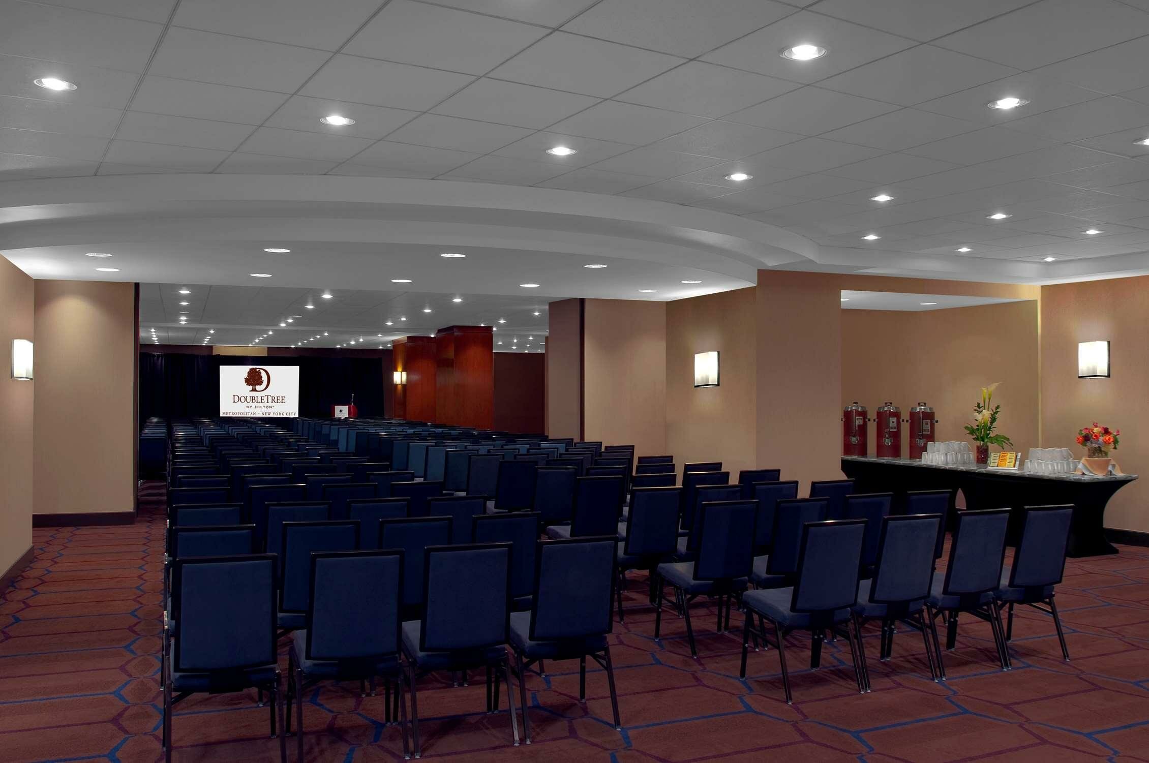 Фото Отель DoubleTree by Hilton Metropolitan - New York City