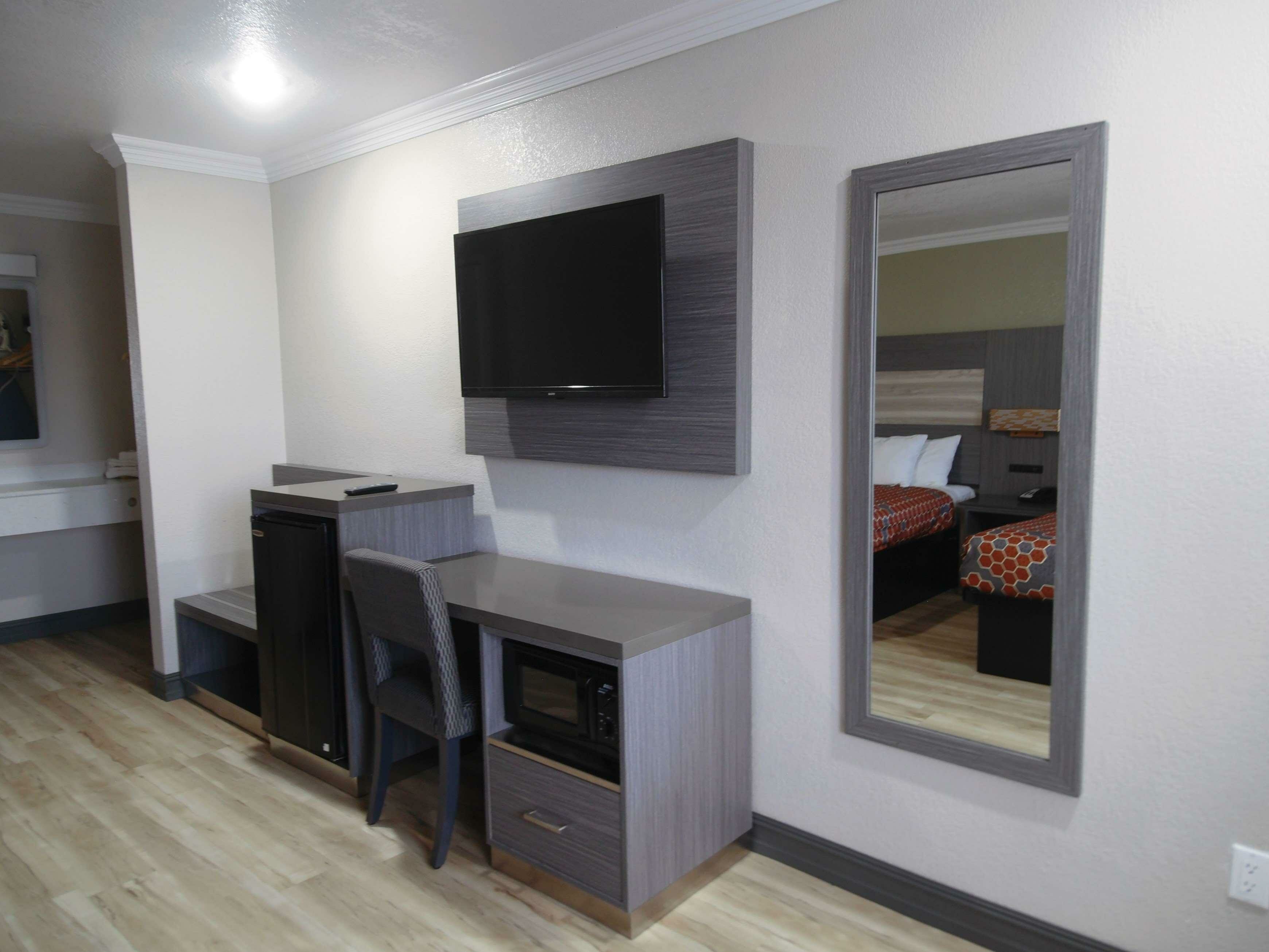 Фото Americas Best Value Inn Rialto