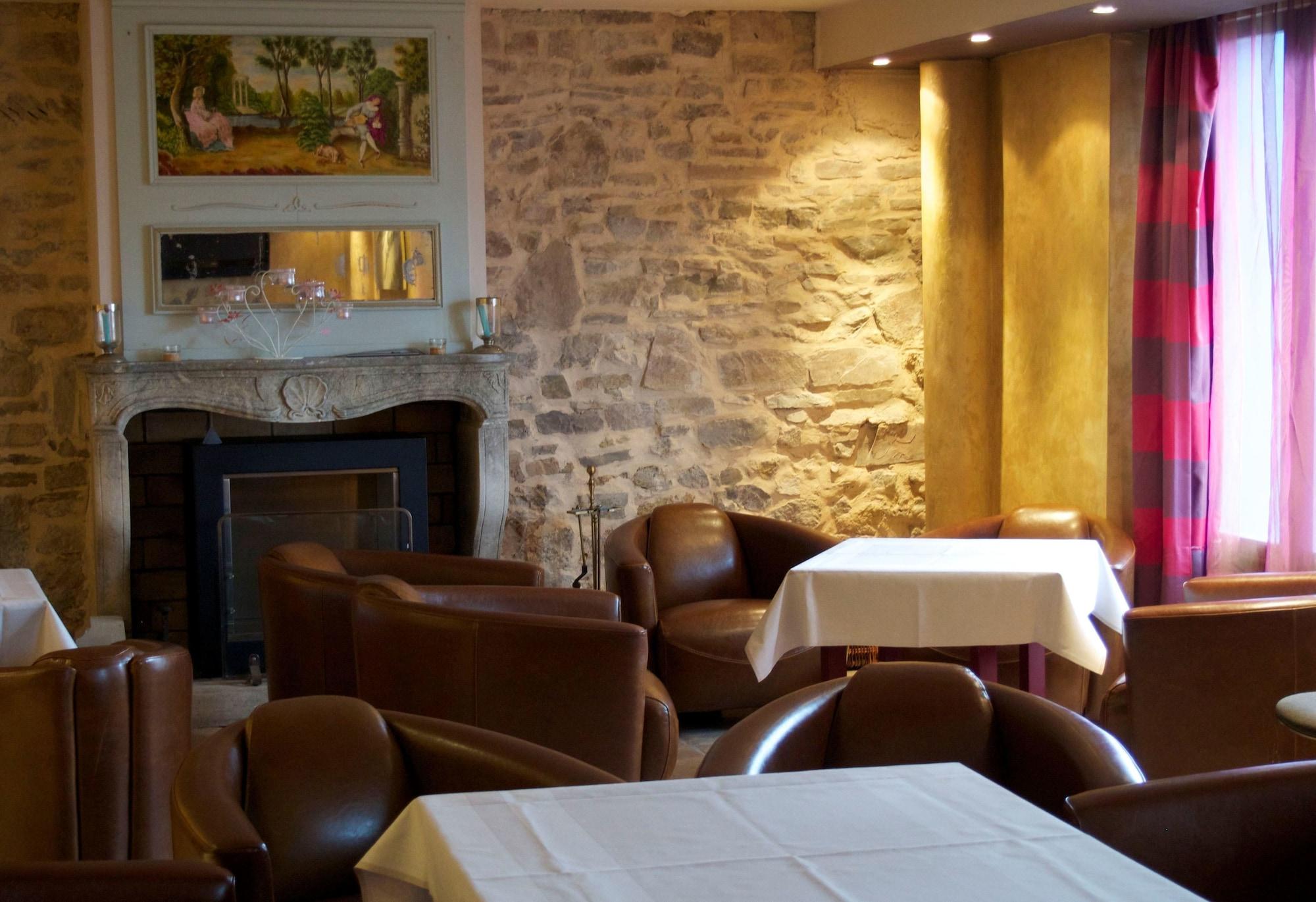 Фото Logis Hôtel Les Pages