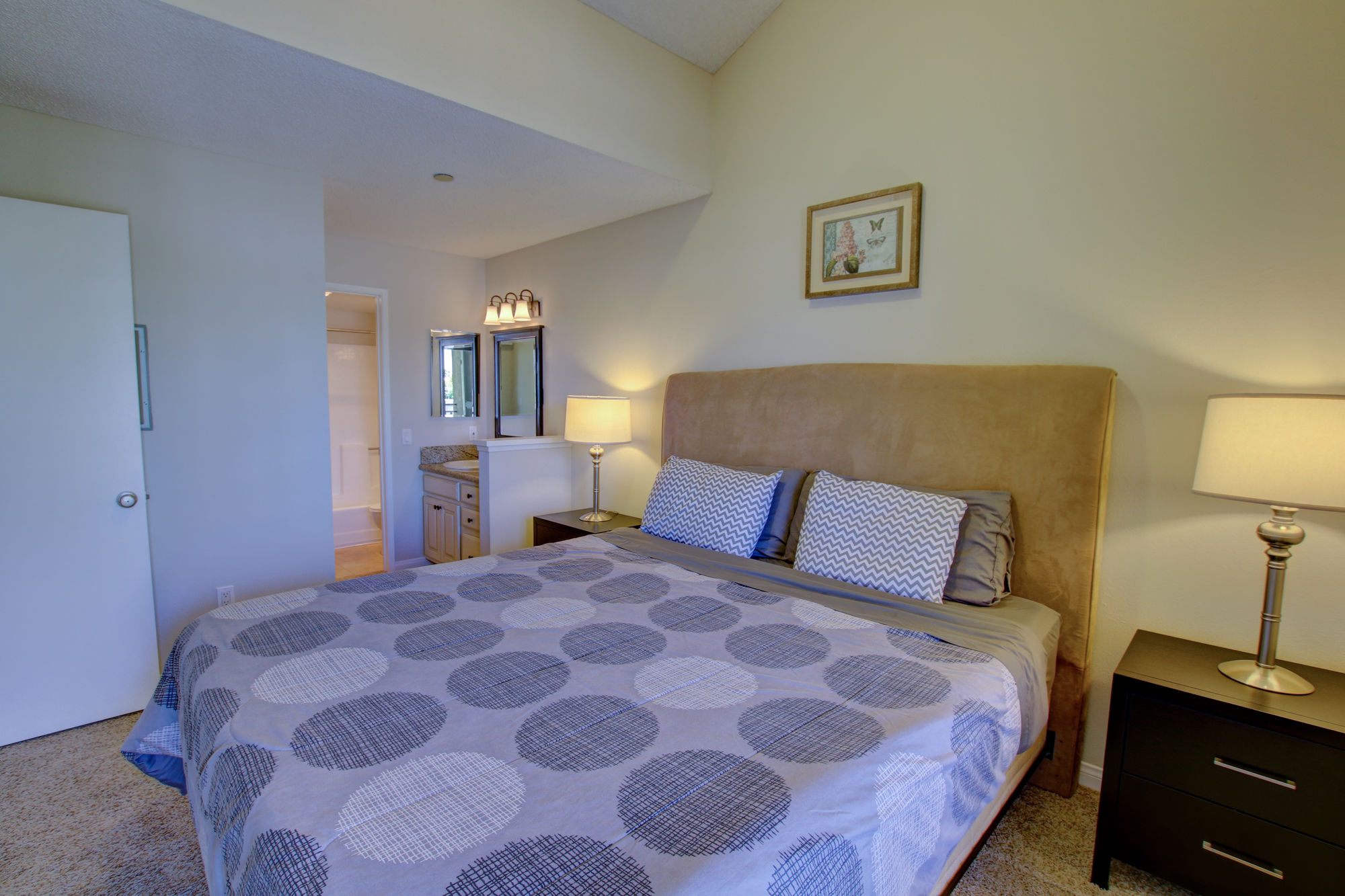 Фото Sunshine Suites at Hillcrest