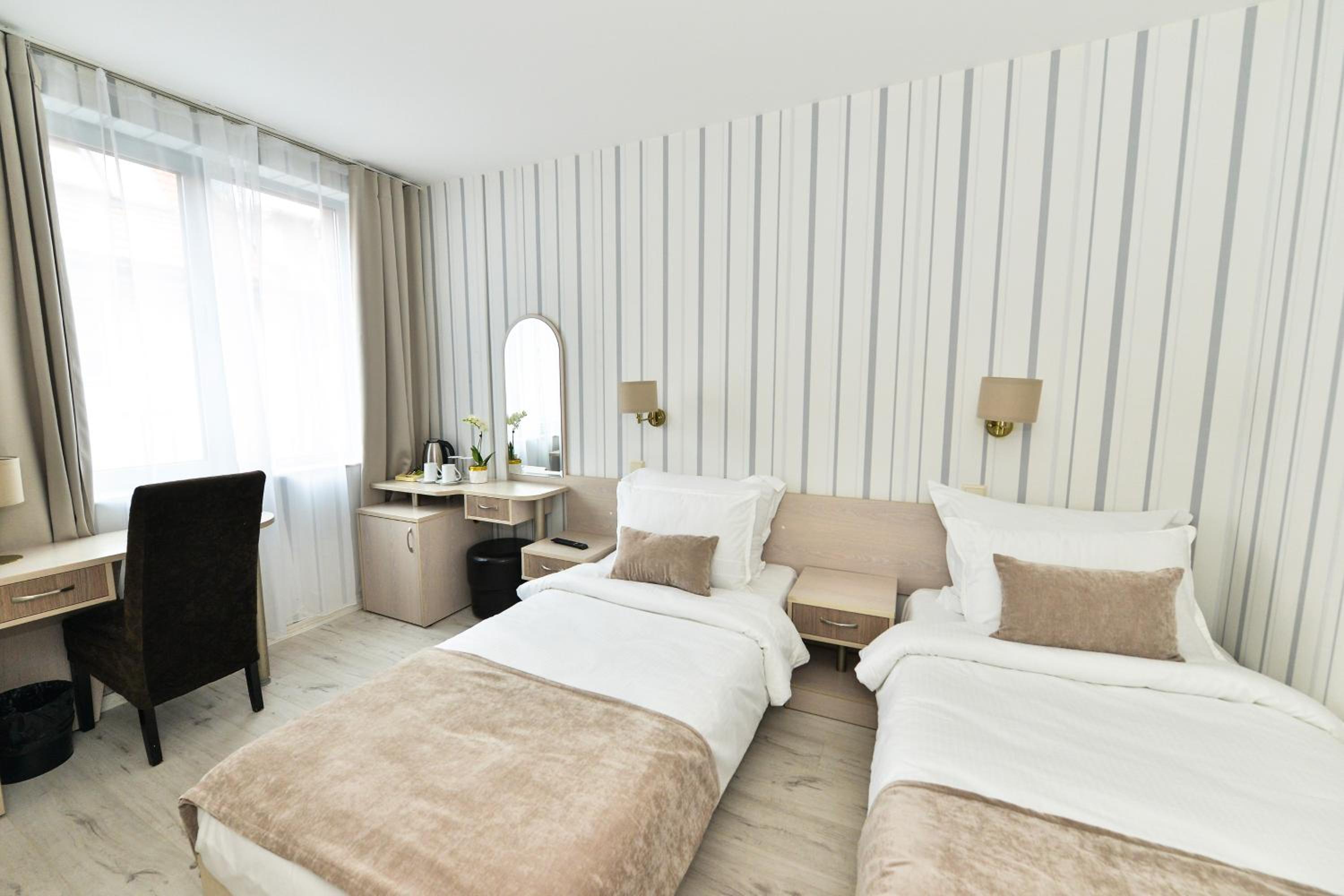 Фото Art Plaza Hotel