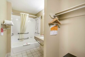 Гостиница Econolodge Inn & Suites