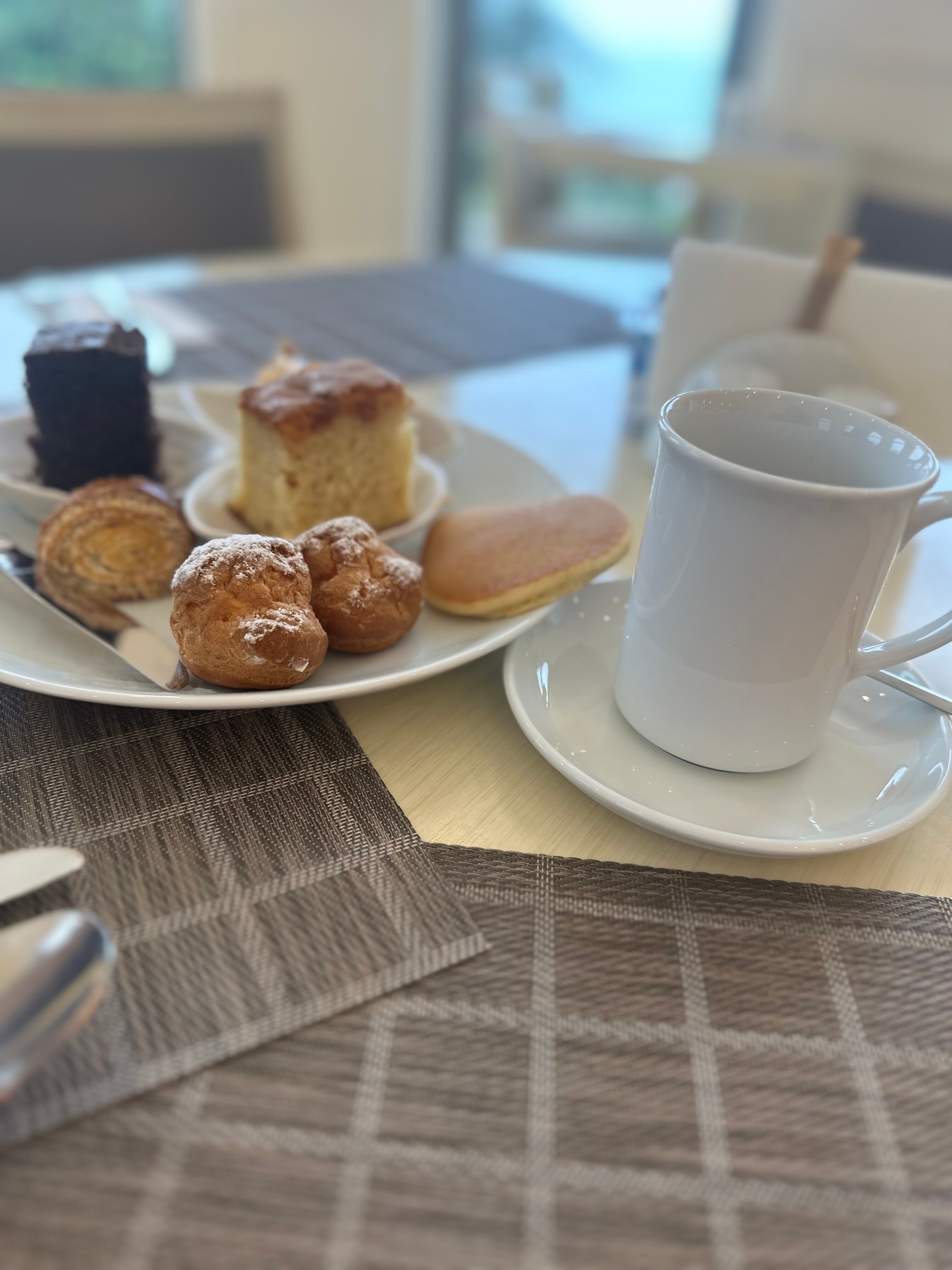 Фото The Grand Gloria Hotel