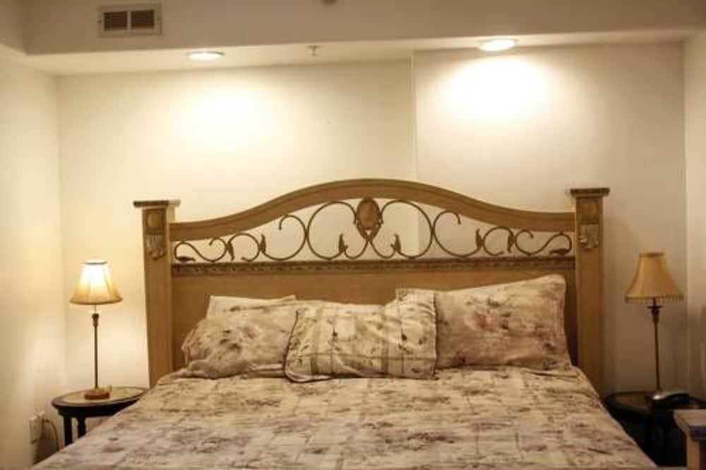 Фото 7 Gables Inn & Suites