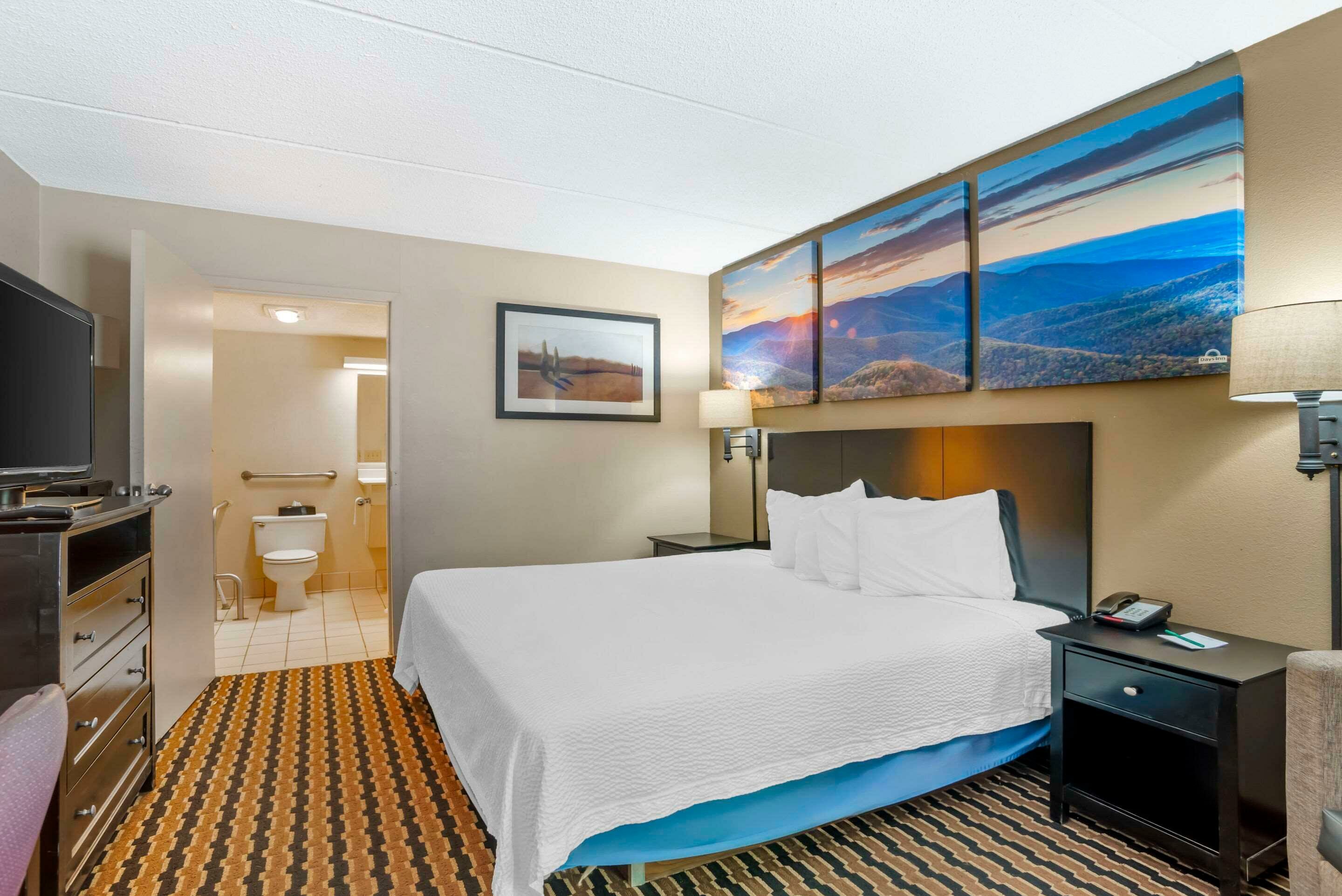 Фото Days Inn by Wyndham Wilkesboro