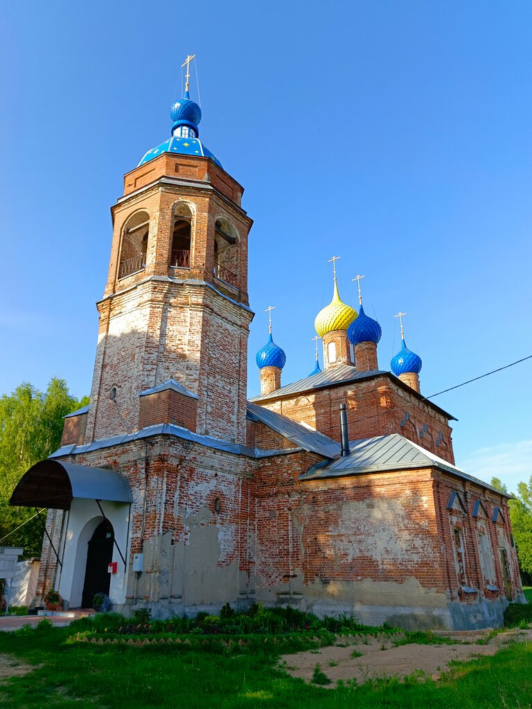 Orthodox church Tserkov Voskreseniya Slovushchego V Lakhosti, Yaroslavl Oblast, photo
