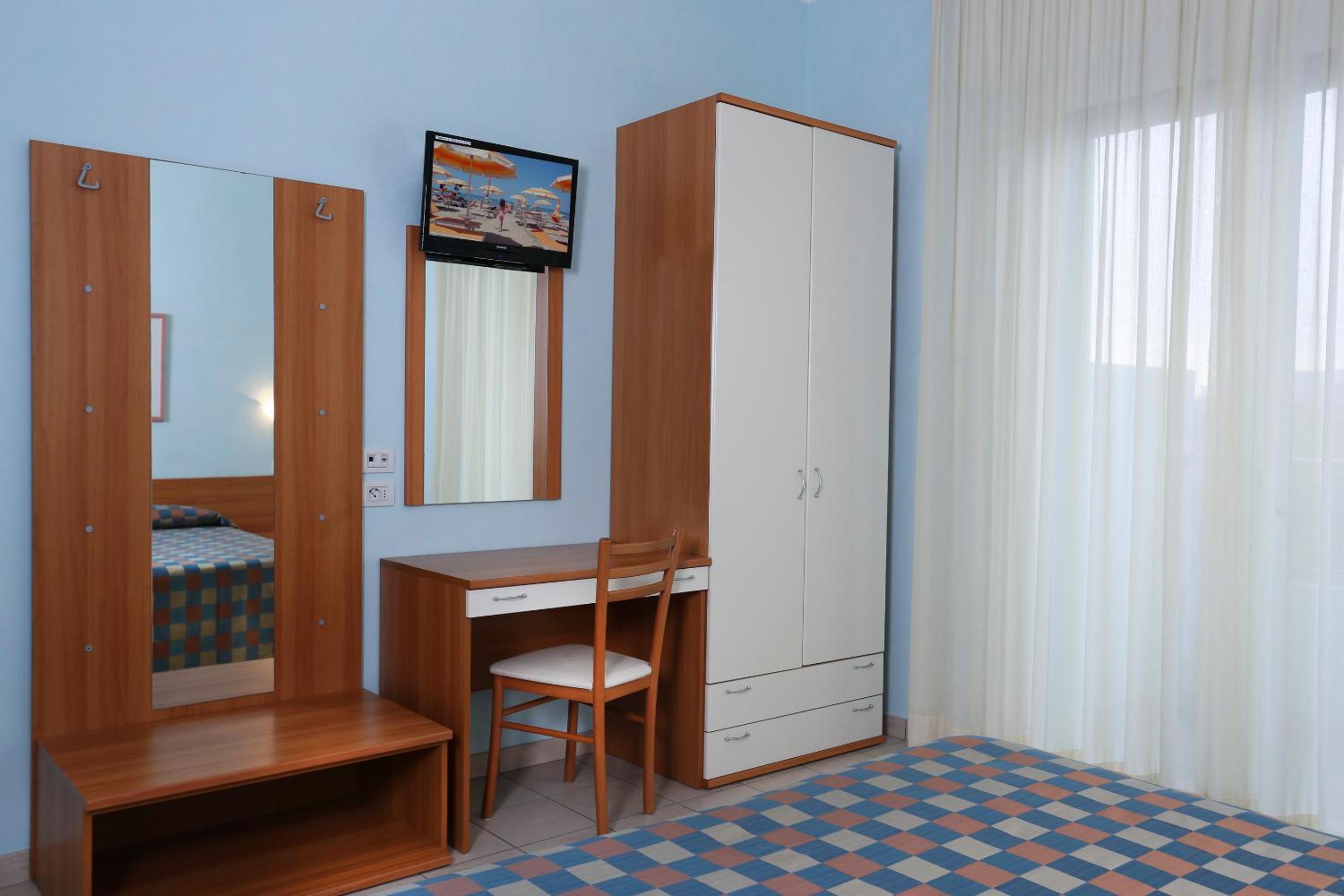 Фото Hotel Iones