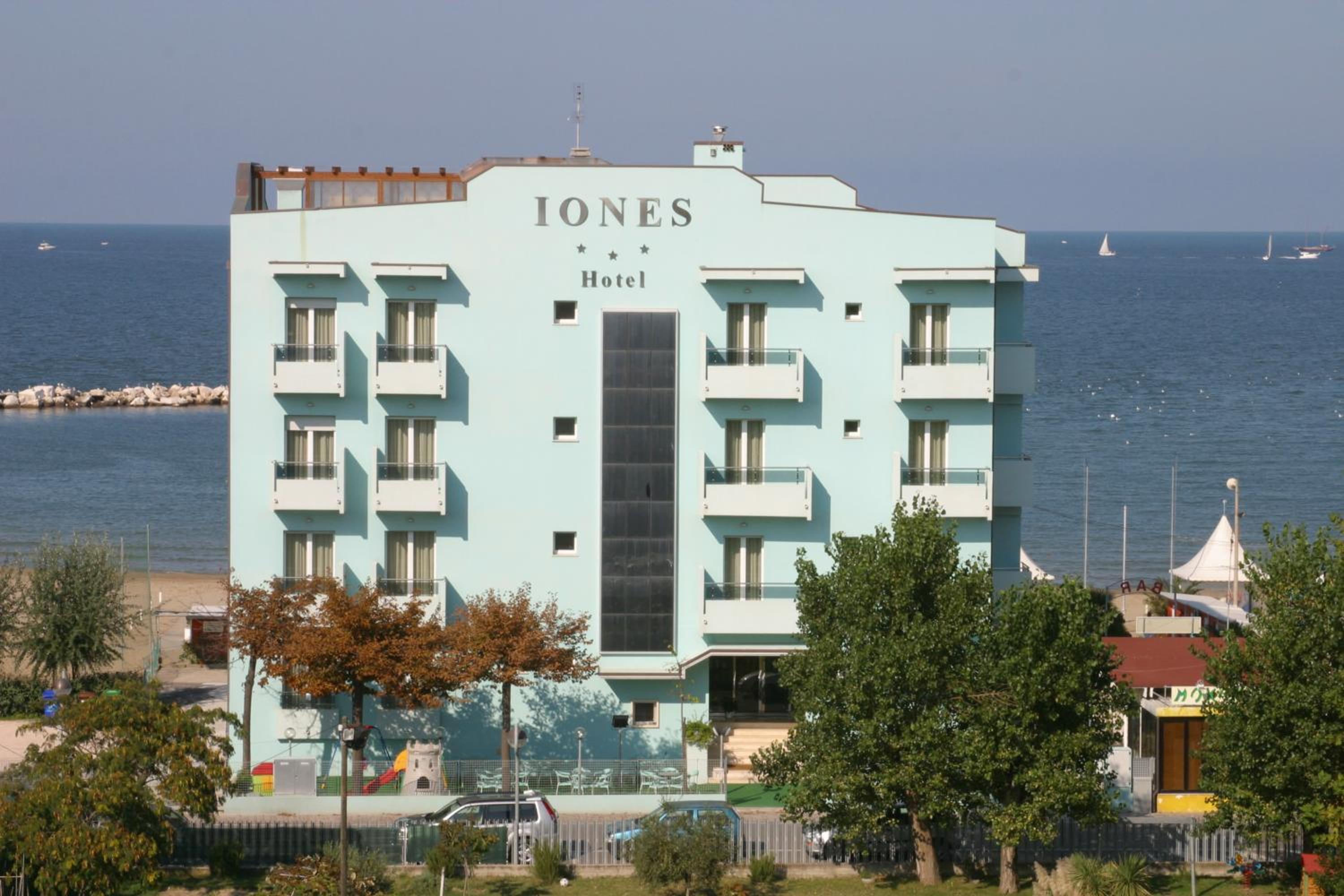 Фото Hotel Iones