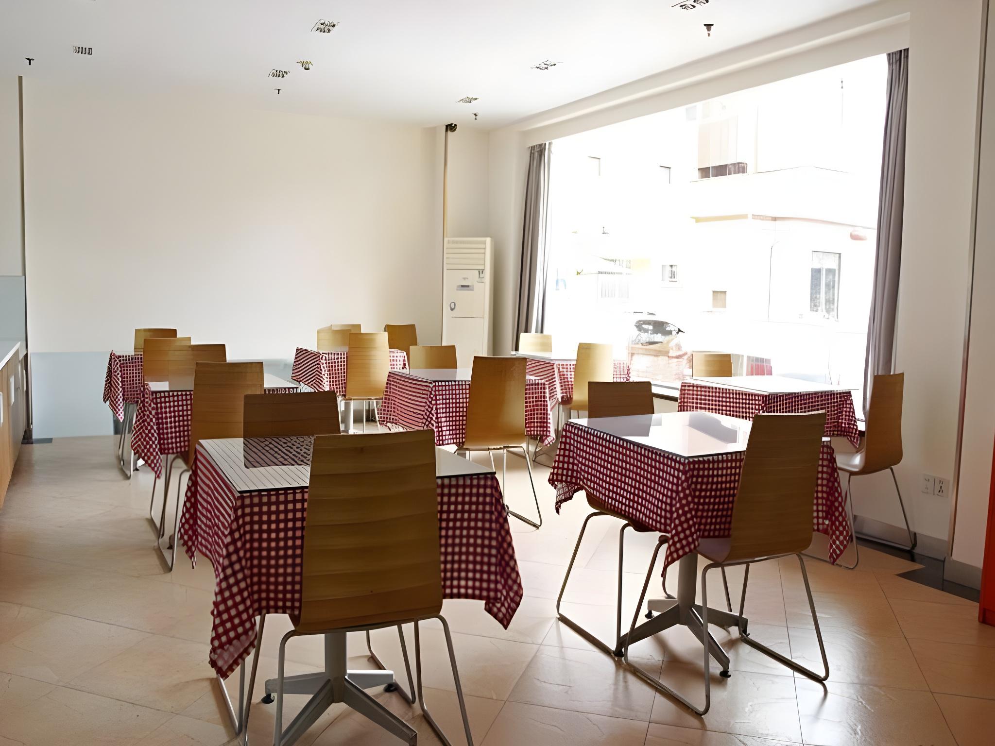 Фото 7Days Inn Hotel