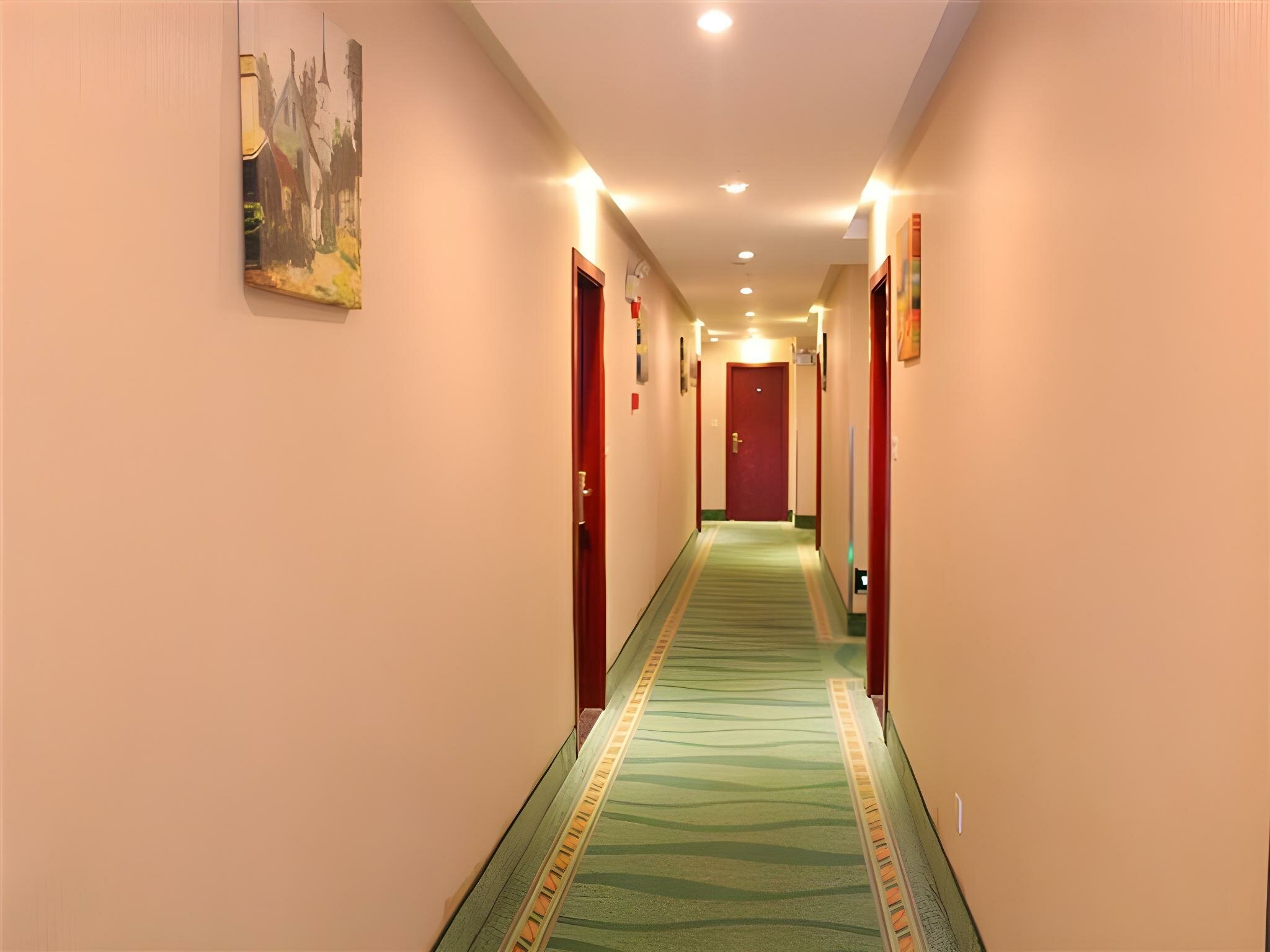 Фото GreenTree Inn Express Hotel