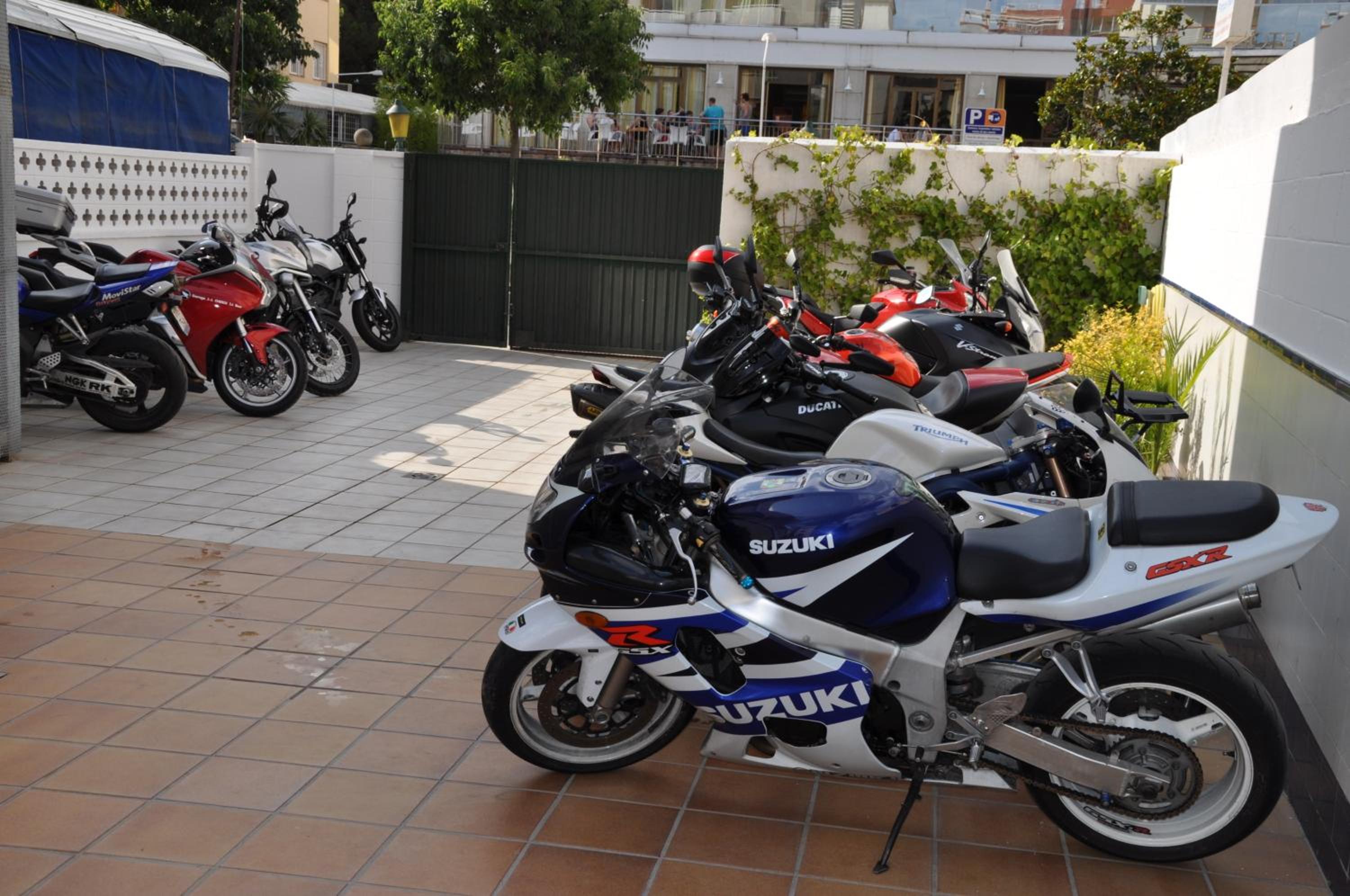 Фото Aparthotel Safari