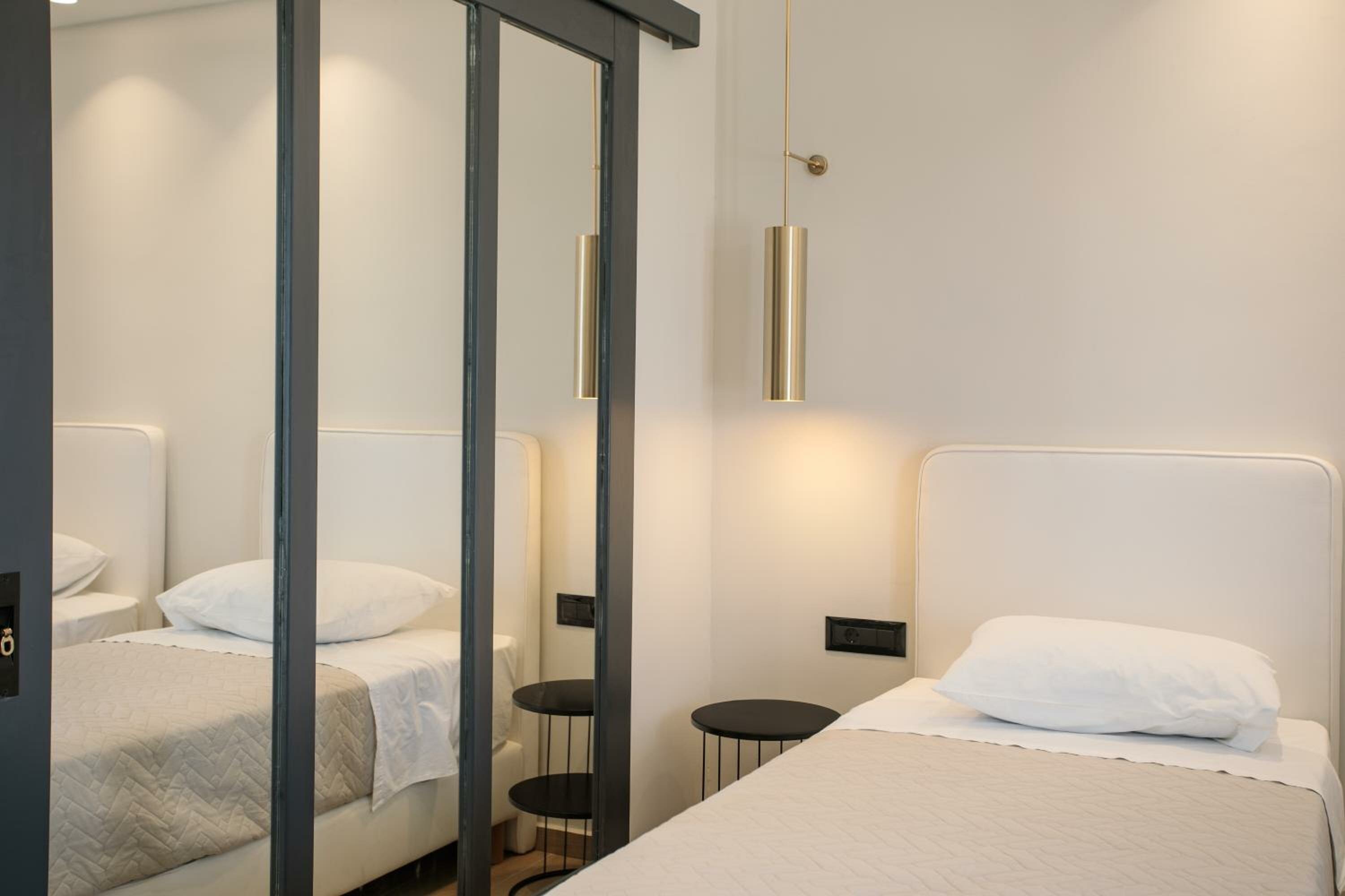 Фото Iphimedeia Apartments & Suites