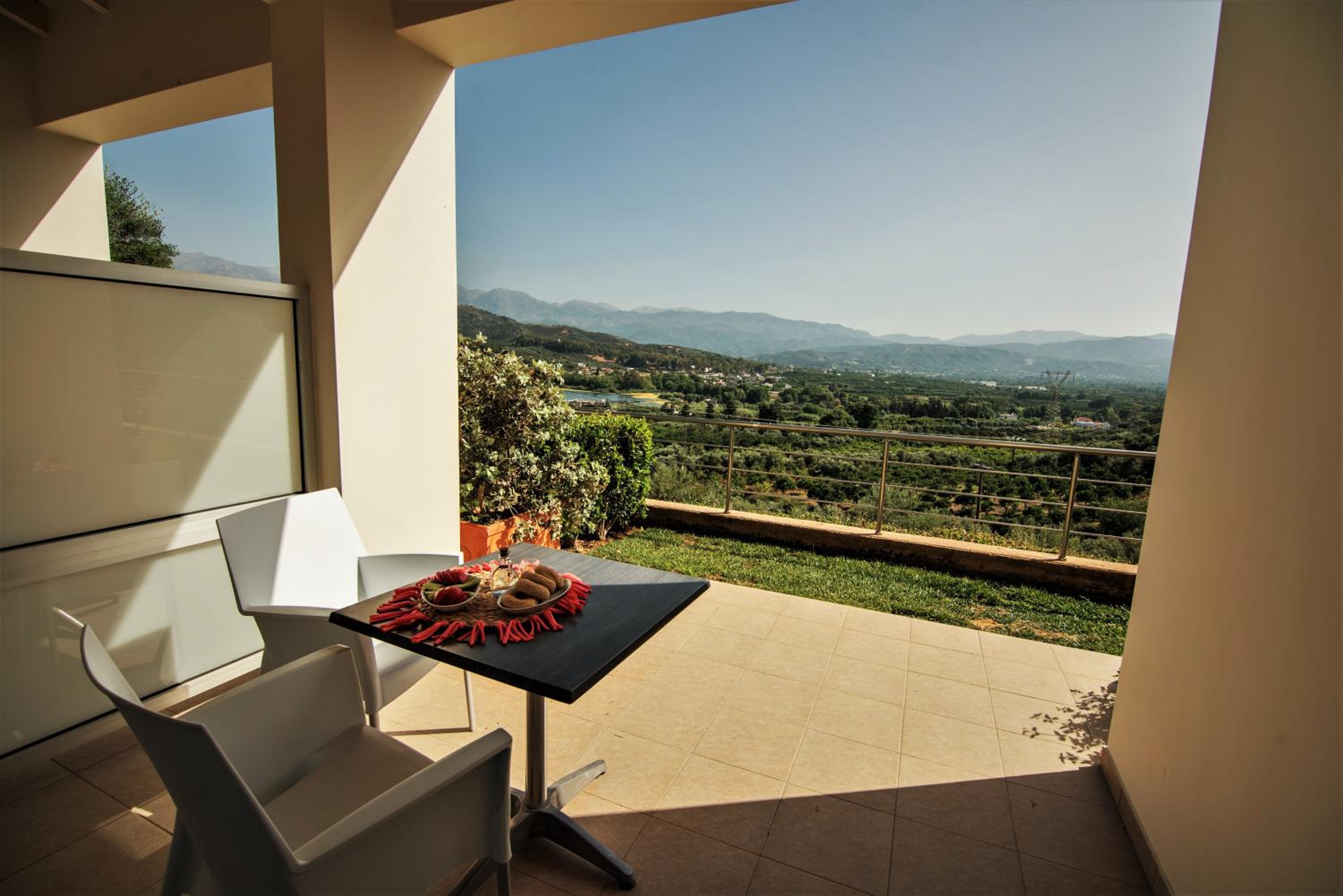 Фото Αksos Suites Accessible Accommodation