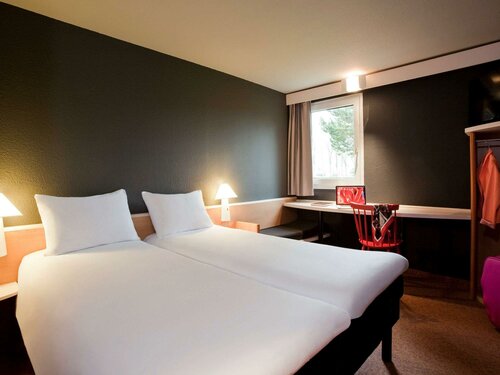 Гостиница Ibis Provins в Провене