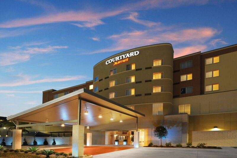 Гостиница Courtyard by Marriott Houston Pearland