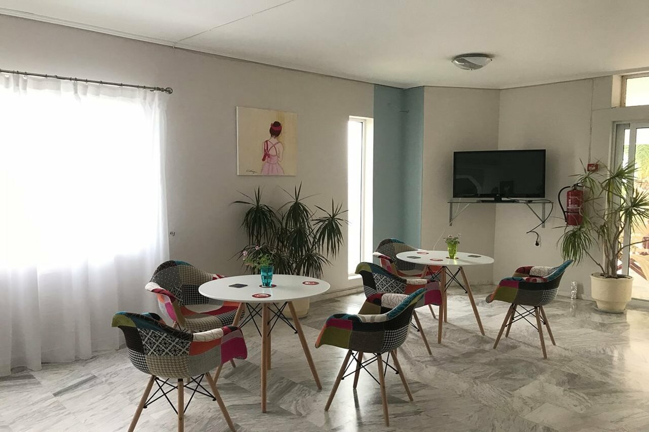 Фото Leonidas Hotel and Studios