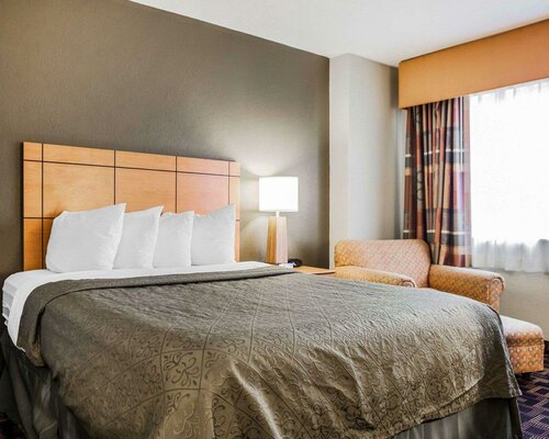 Гостиница Quality Inn & Suites Des Moines Airport в Де-Мойн