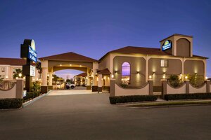 Гостиница Days Inn & Suites by Wyndham Houston Hobby Airport