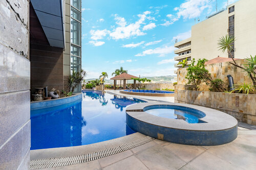 Гостиница Crown Regency Hotel and Towers в Себу