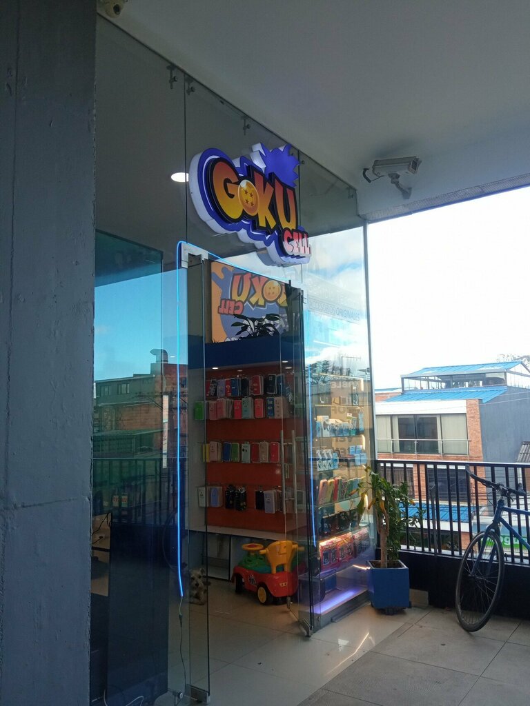 Items for mobile phones Gokucell, Bogota, photo