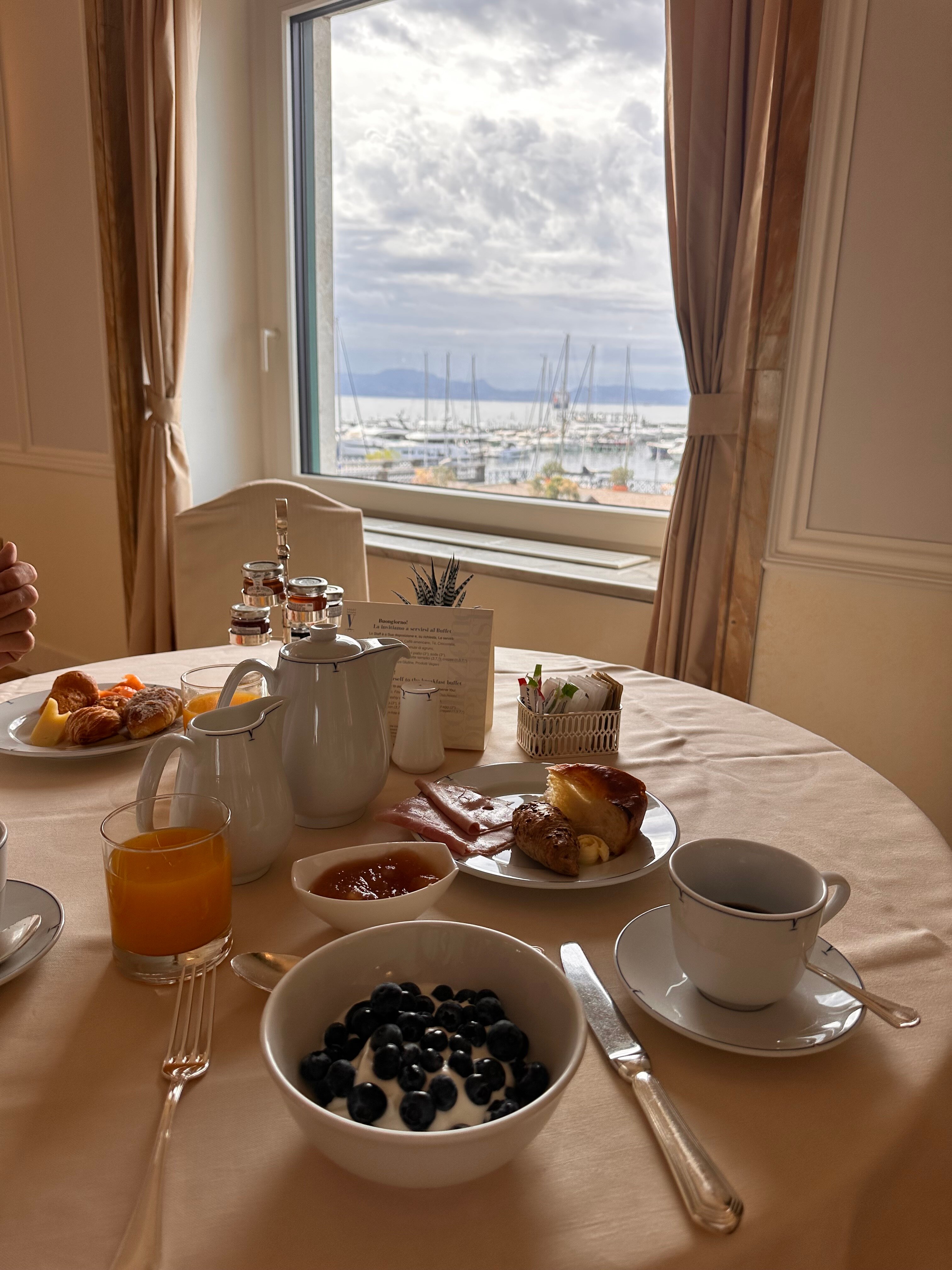 Фото Grand Hotel Vesuvio