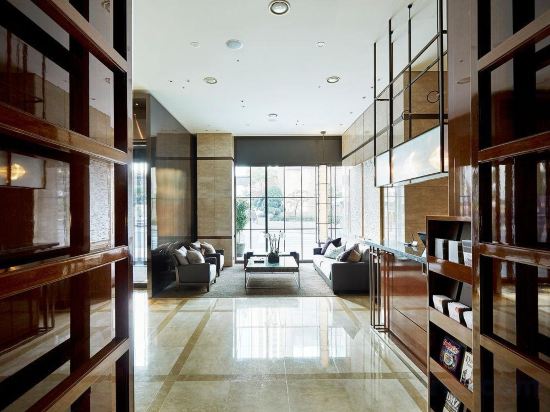 Фото Crown Park Hotel