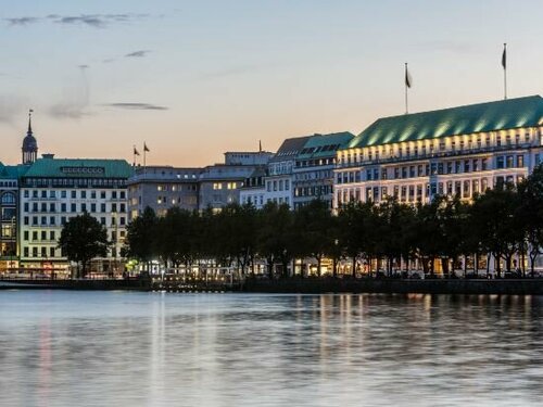 Внешний вид отеля Fairmont Hotel Vier Jahreszeiten в Гамбурге, фото 4