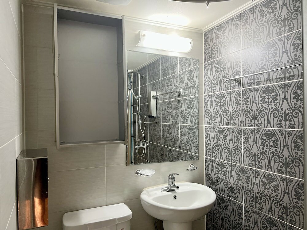 Фото Myeongdong Merlin Hotel