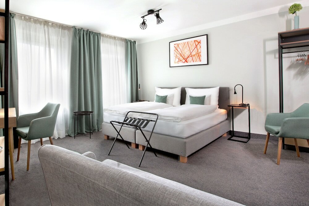 Фото Hotel Rotkreuzplatz