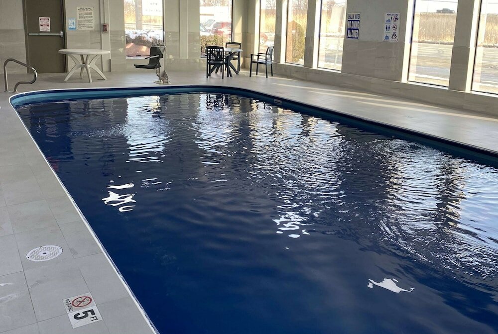 Фото Days Inn and Suites by Wyndham Hammond, In