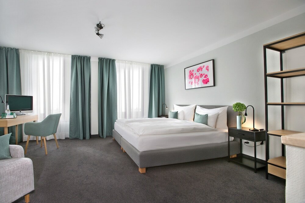 Фото Hotel Rotkreuzplatz