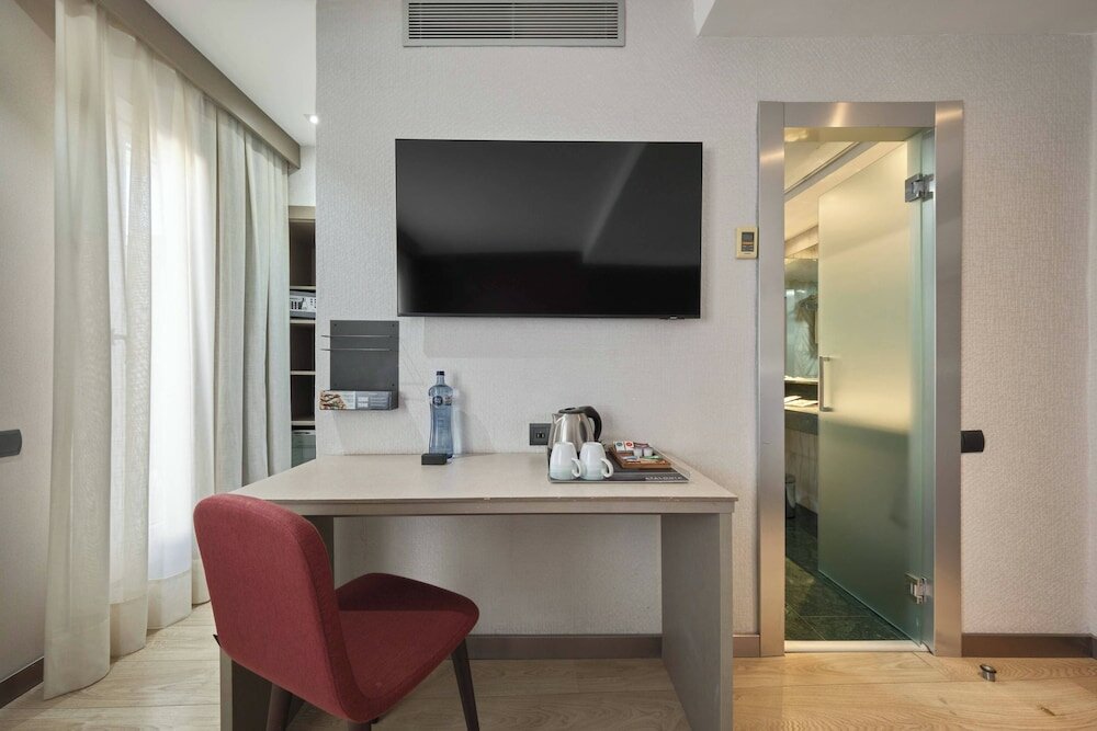 Фото Отель Catalonia Park Güell