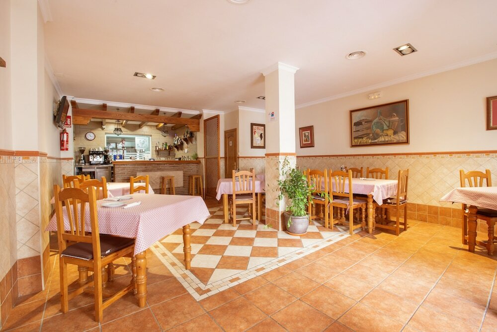 Фото Hostal Apartamentos el Gallo