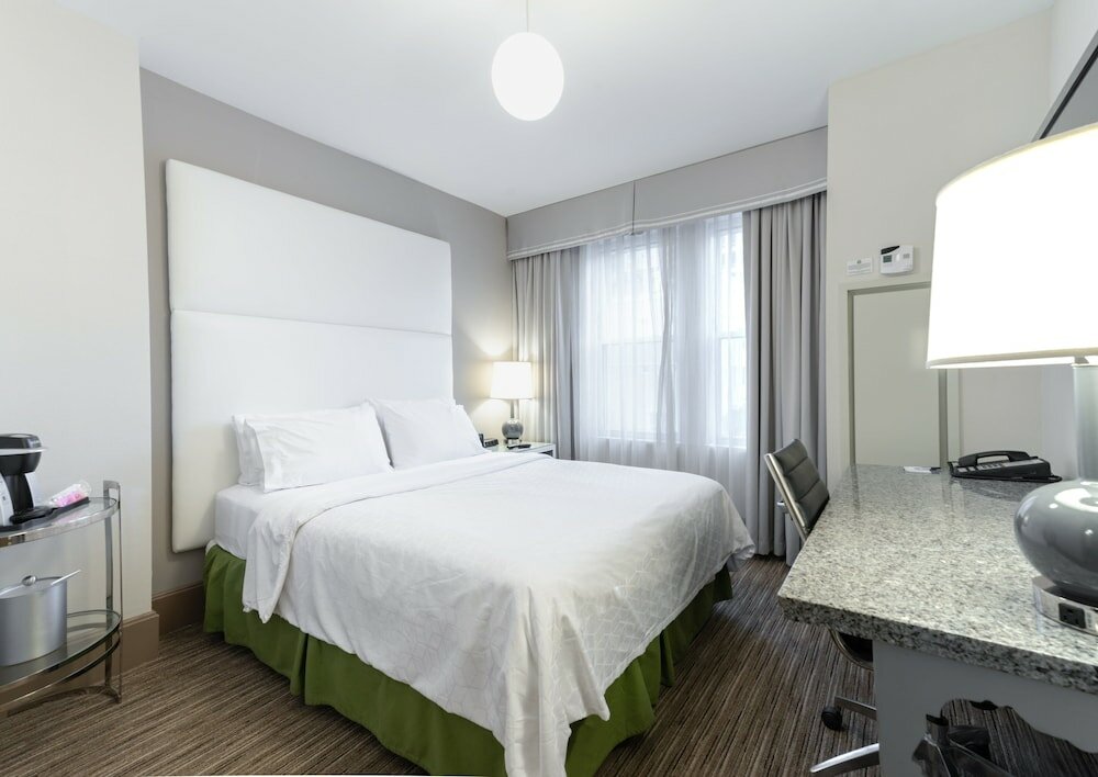 Фото Holiday Inn Express Chicago - Magnificent Mile, an Ihg Hotel