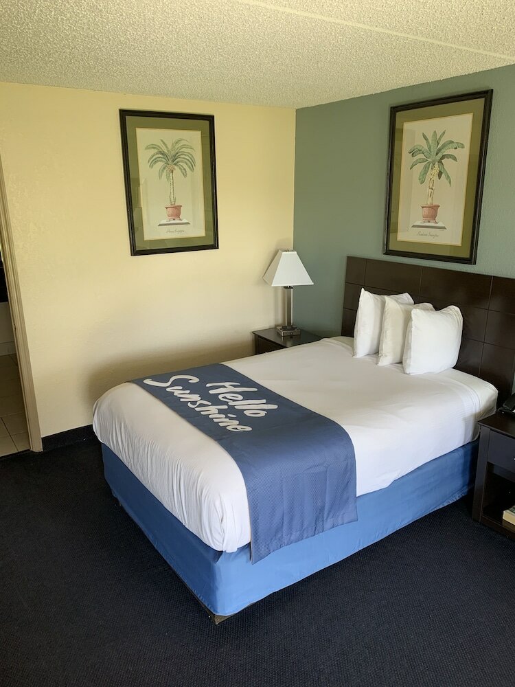 Фото Days Inn by Wyndham Orlando Airport Florida Mall